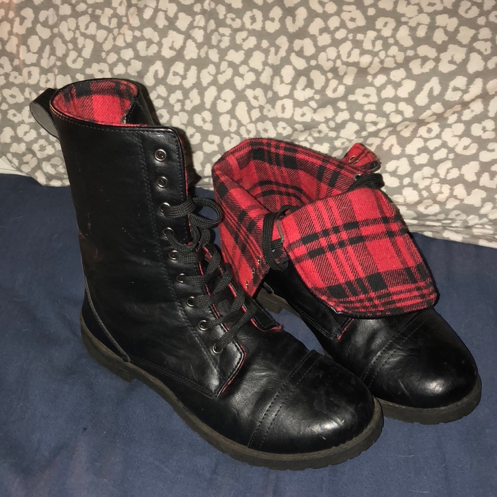 Black/red two way combat boots